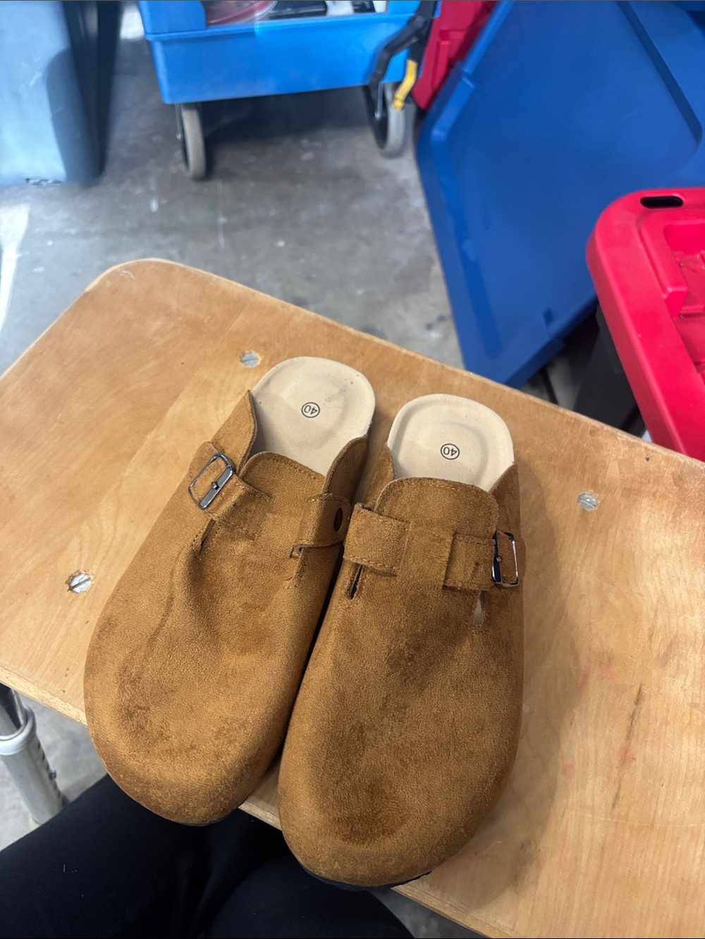 Size 40 clog shoes